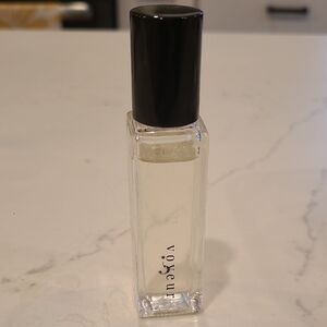 Voyou Clear Makeup Primer with Black Cap